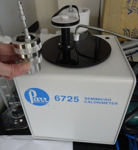 The new semimicro bomb calorimeter